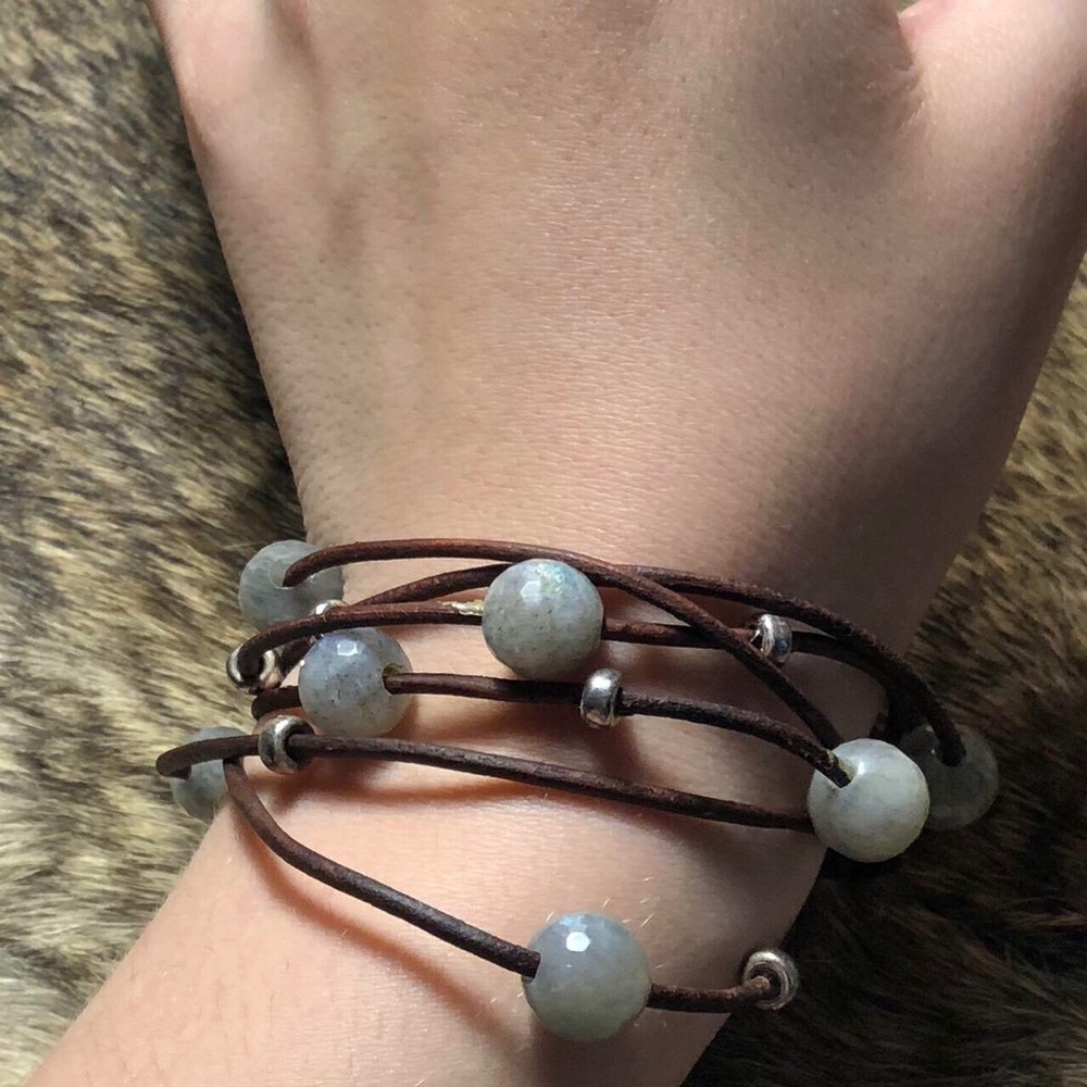 Faceted labradorite bead leather bracelet - Picture 3 of 3